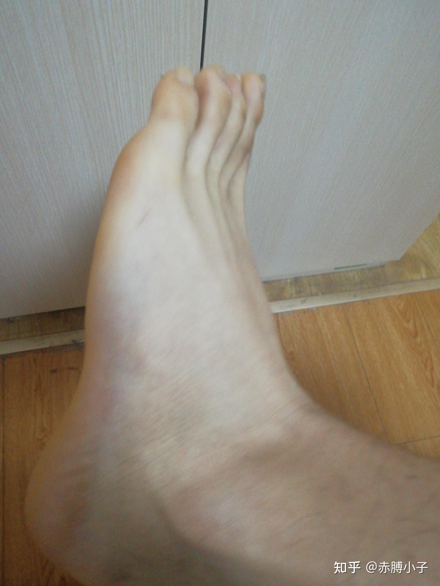 有没有男生光脚的照片