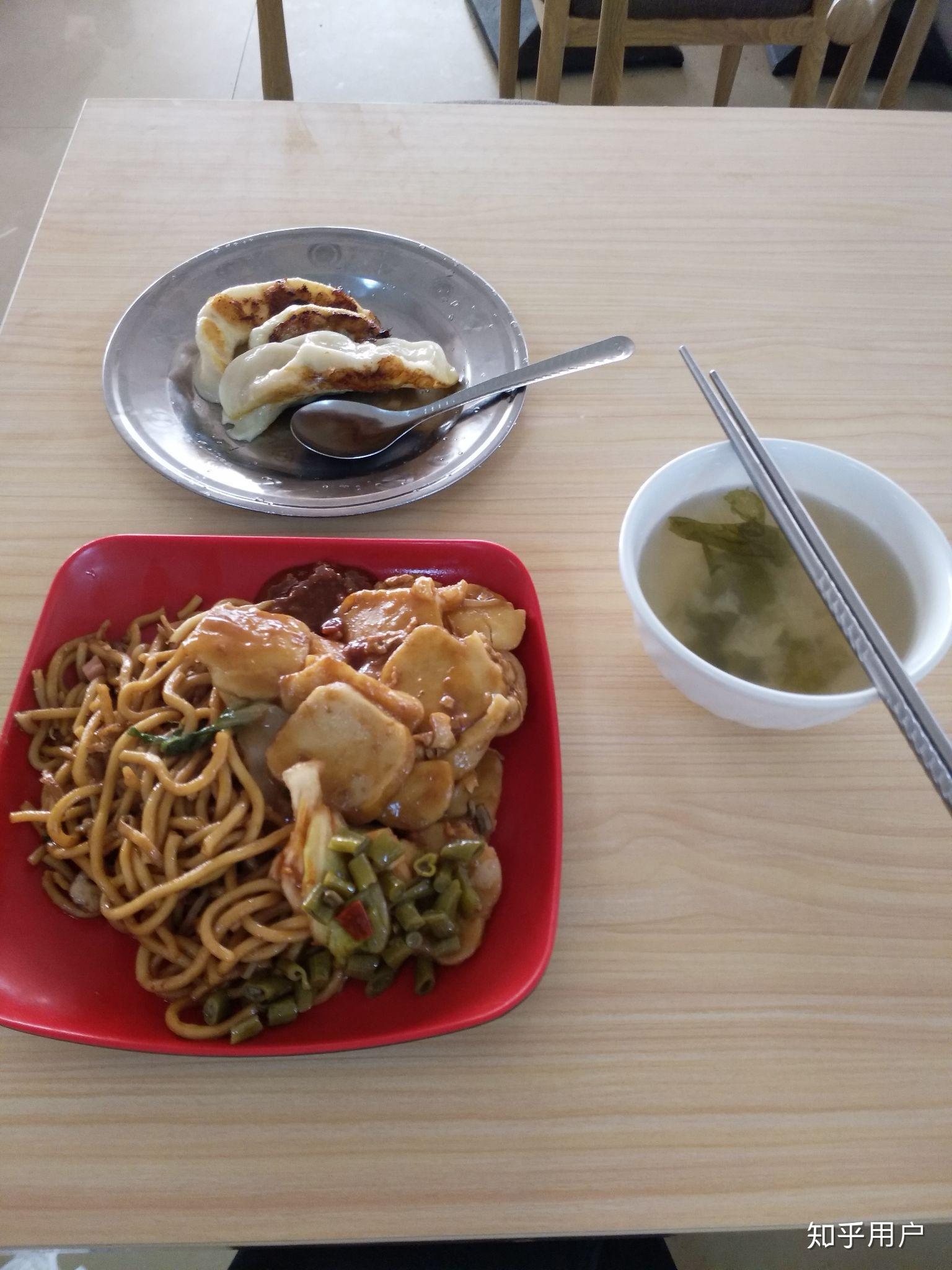 在安徽建筑大学里就餐是一种怎样的体验?有什么推荐的食堂和美食?