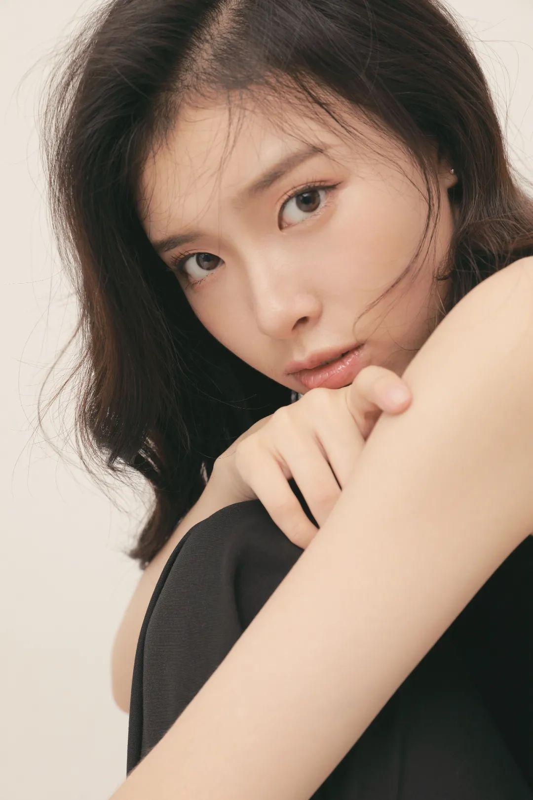 萱萱身高168cm北京模特活泼开朗喜欢表演热爱舞台