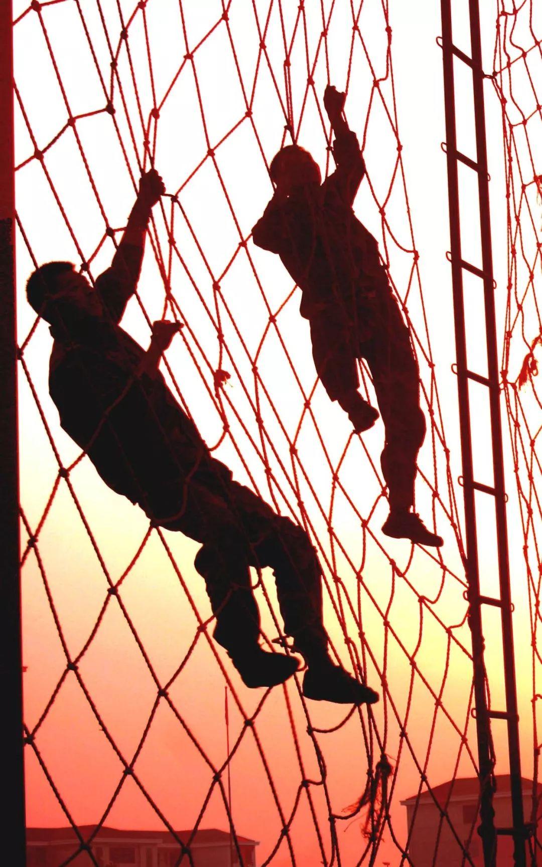 福利来了漫说空降兵高清壁纸献礼68周年