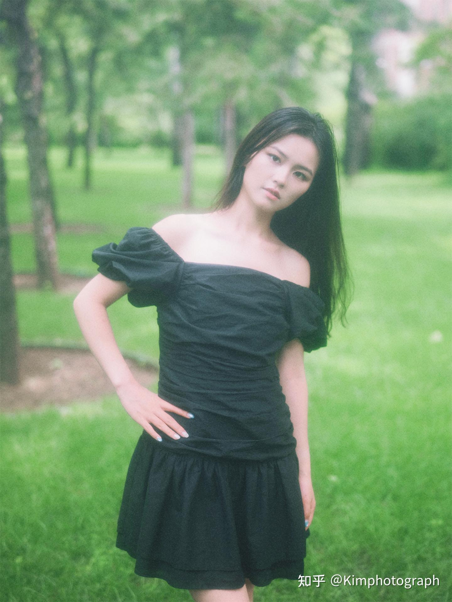 一枚骨感的女生