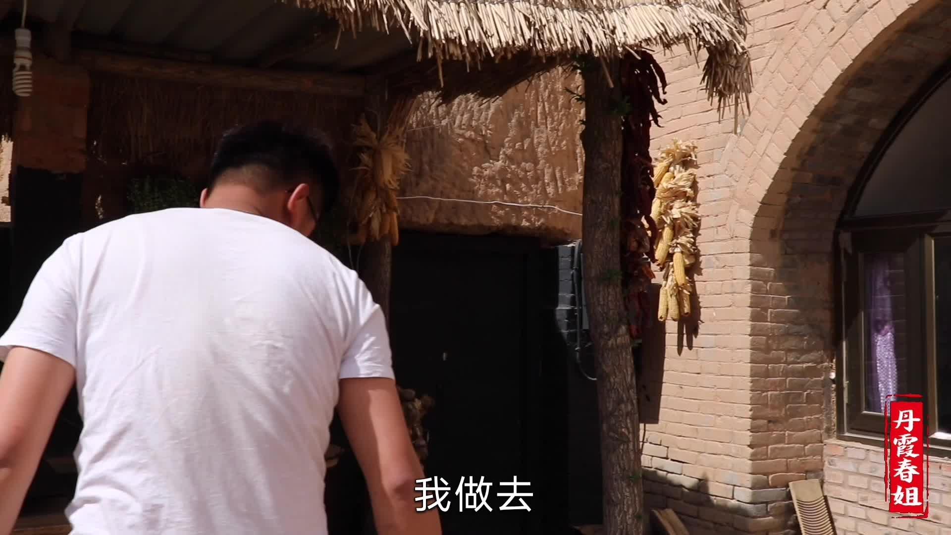 弟弟150买牛肉,春姐做成红烧味,3人大口吃肉满嘴香,真过瘾