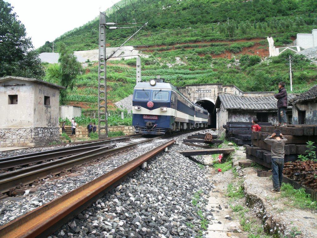 火车隧道为什么没有灯