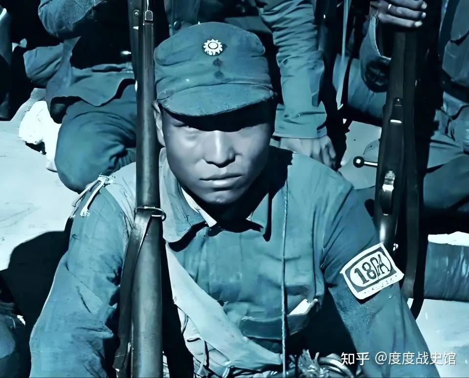 八路军改成18集团军,为啥没有下辖"军"?事关委员长的重度失眠