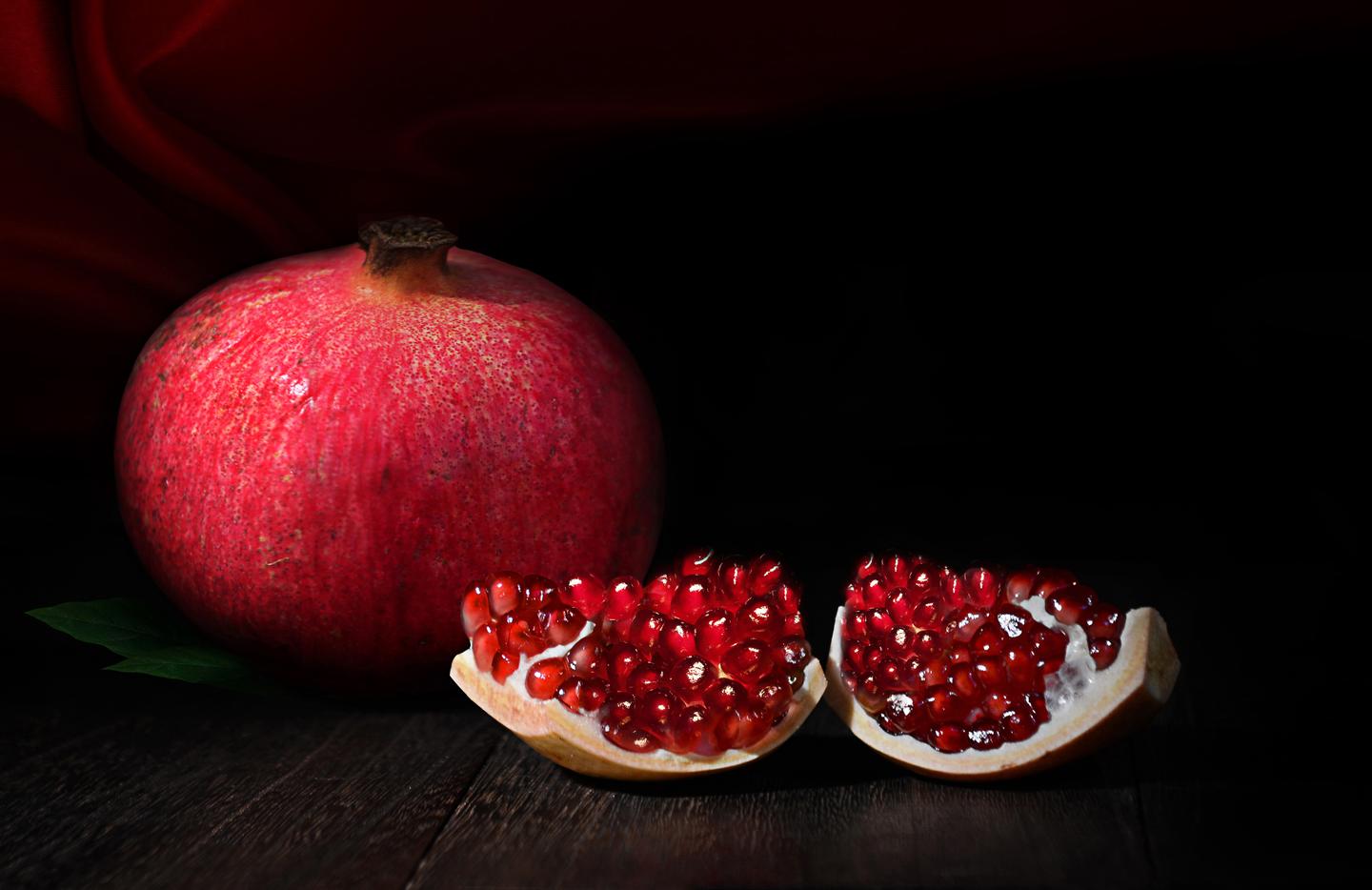 一年"惊喜"在清秋,晓风拂遍石榴红