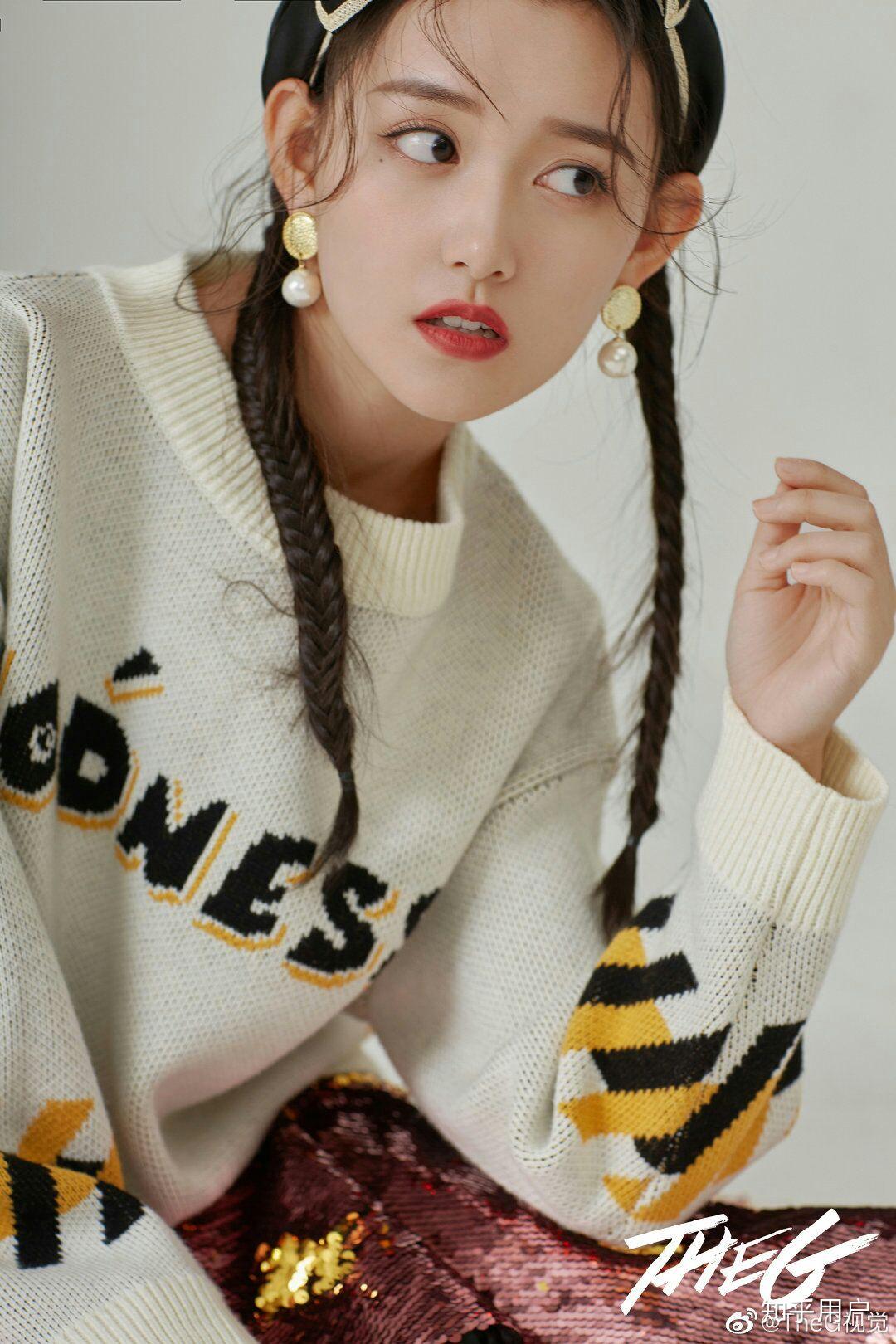 如何评价蒋依依的长相?