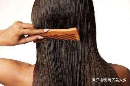 自己在家怎么染头发不伤头皮 v2-2aec21d33db22cce4b7934fb212e6890_r.jpg