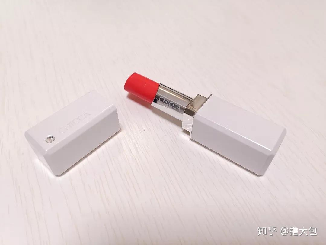 如何使用口红加热棒 v2-2b249007d9fcff3d18eaeb7f08e52670_r.jpg