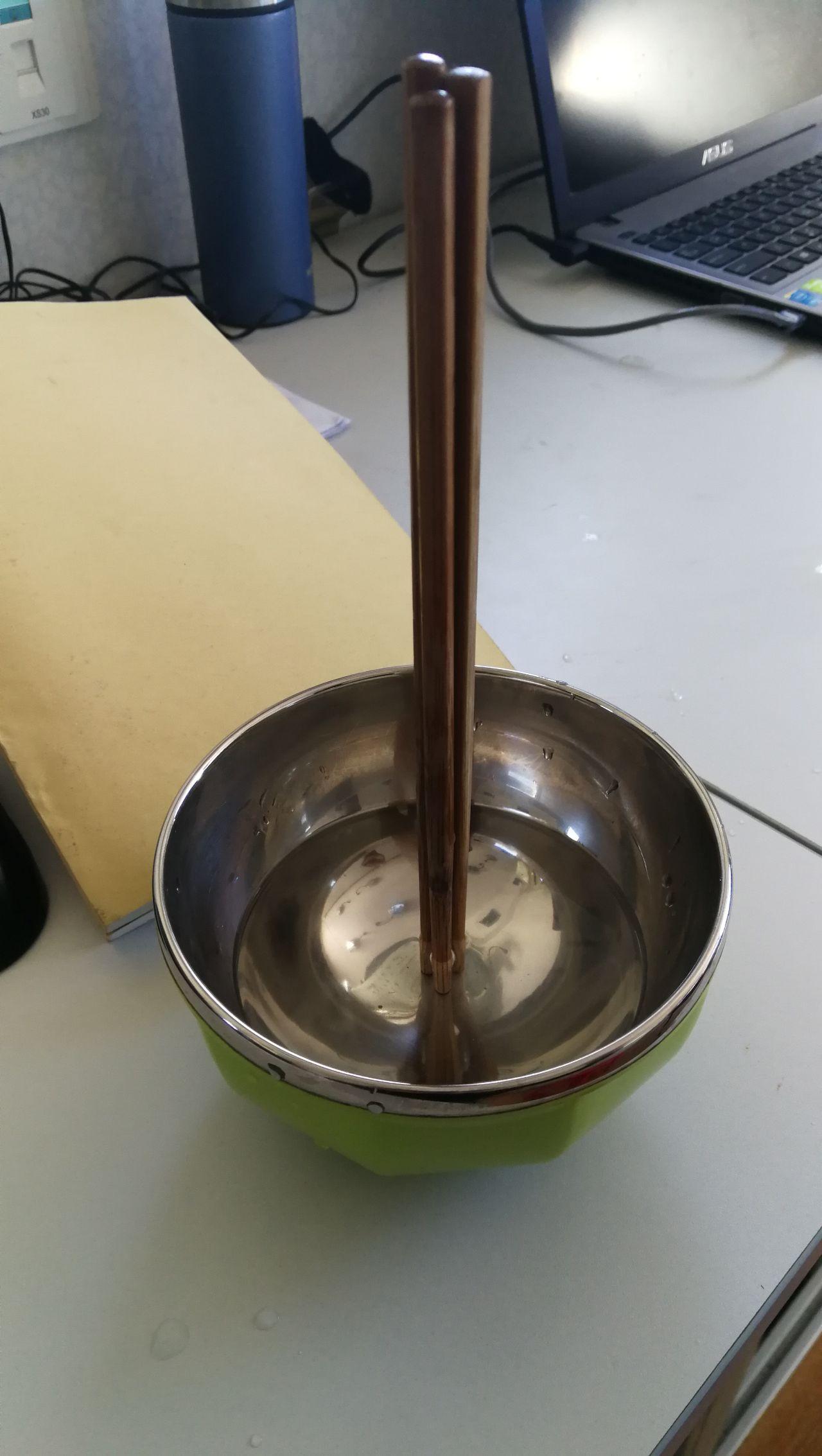 农村有种竖筷子的封建做法但有时真的很灵验对这种神奇的迷信思想该