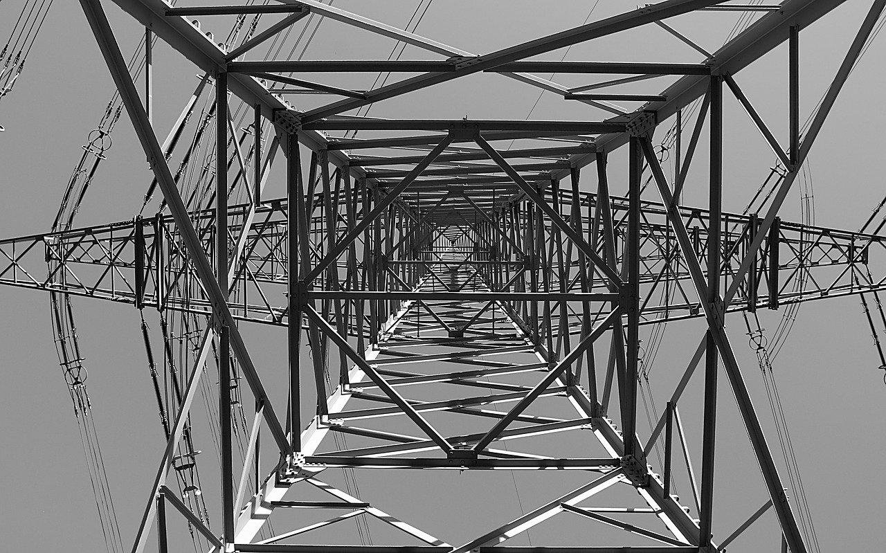 如何打电杆拉线