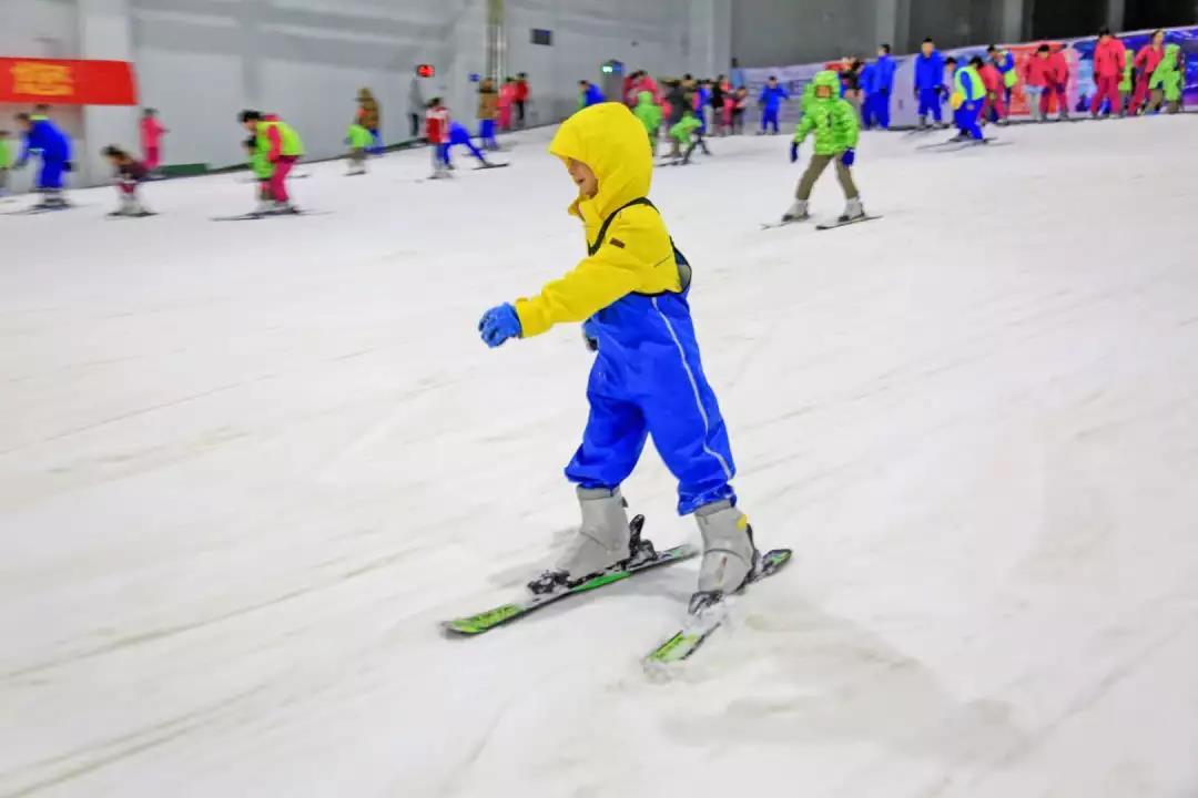 华体会- 华体会体育- 华体会体育官网全国大众滑雪技术达标赛第二站预赛 成都热雪奇迹站圆满落幕