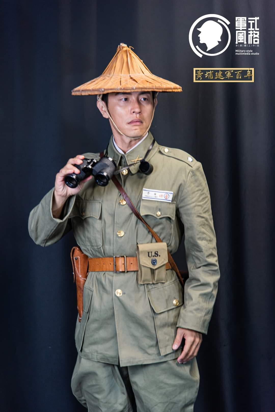 大决战中傅作义的服装为什么跟其他人不一样