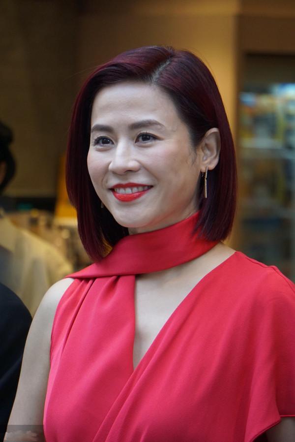 宣萱近照太真实眼袋皱纹一目了然全靠自然之美在撑