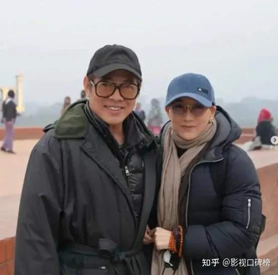 李连杰现身五台山礼佛,走路时需要搀扶,皮肤偏黄,脸部松垮 - 知乎