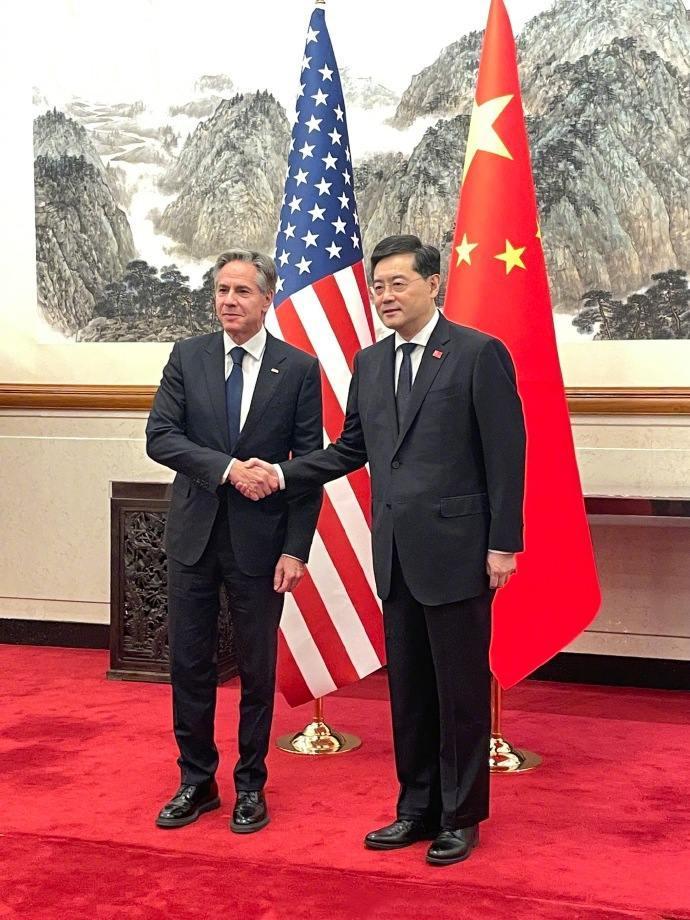 熟悉的一幕又发生了中美外长开始会谈美军机擅闯南海企图碰瓷