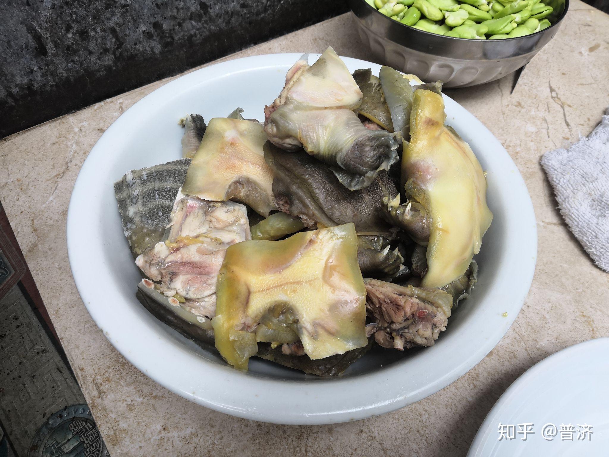 信阳光山的传统老菜腊肉焖老鳖