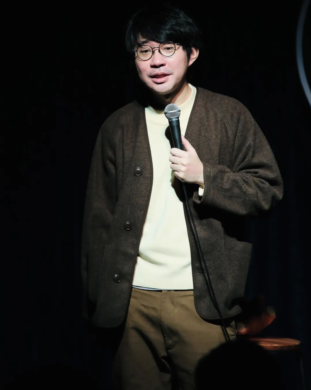 如何看待脱口秀演员张冲发博声援house称无限期停止house演出不合理很