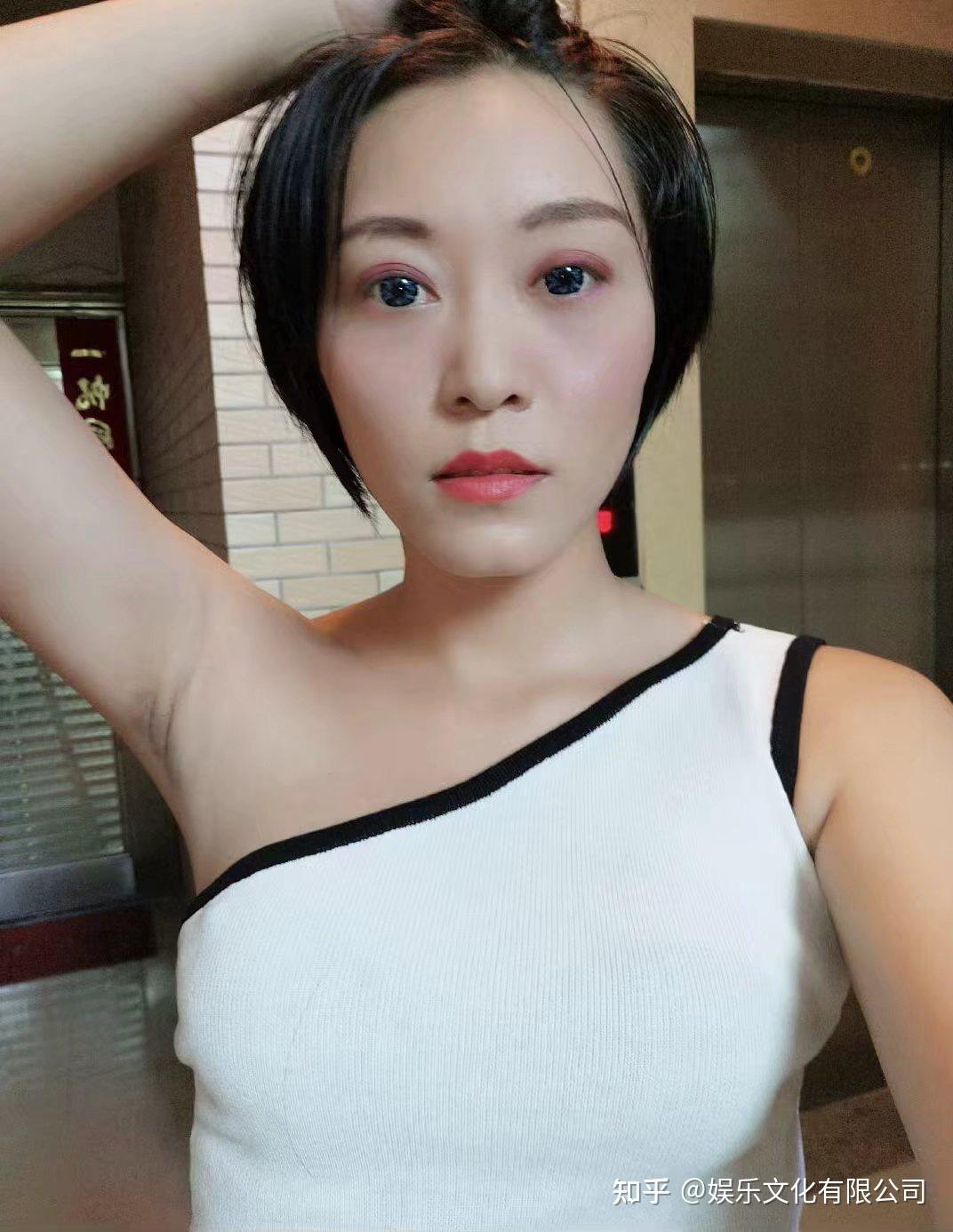 杨芳芳：时髦洋气回头率极高的她不愧是模特儿 知乎