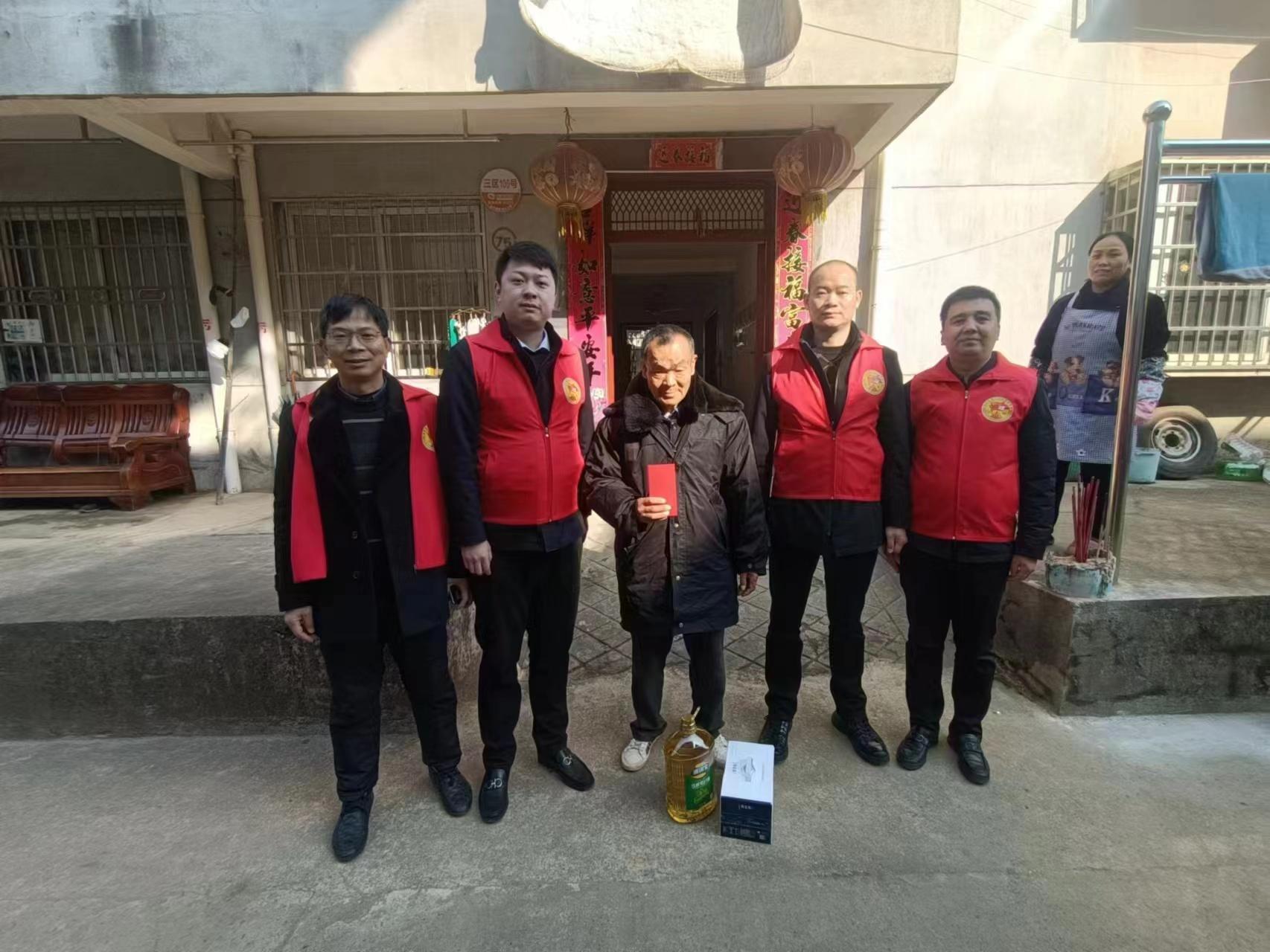 走访慰问空巢老人 浓浓关爱温暖人心