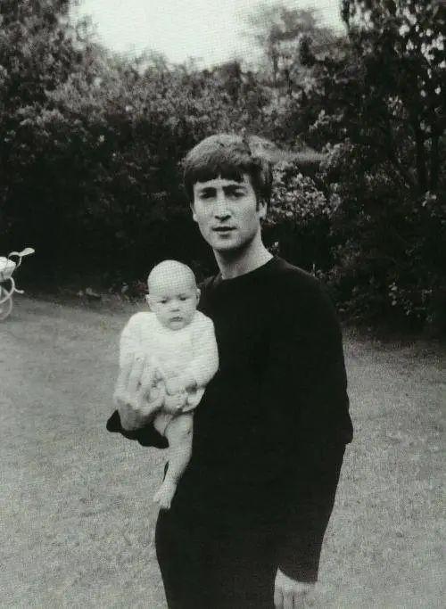 jude"送给列侬的大儿子朱利安·列侬(julian lennon)