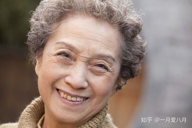 搭伙相伴8年65岁的阿姨直言病一场后就知道彼此是不是真心