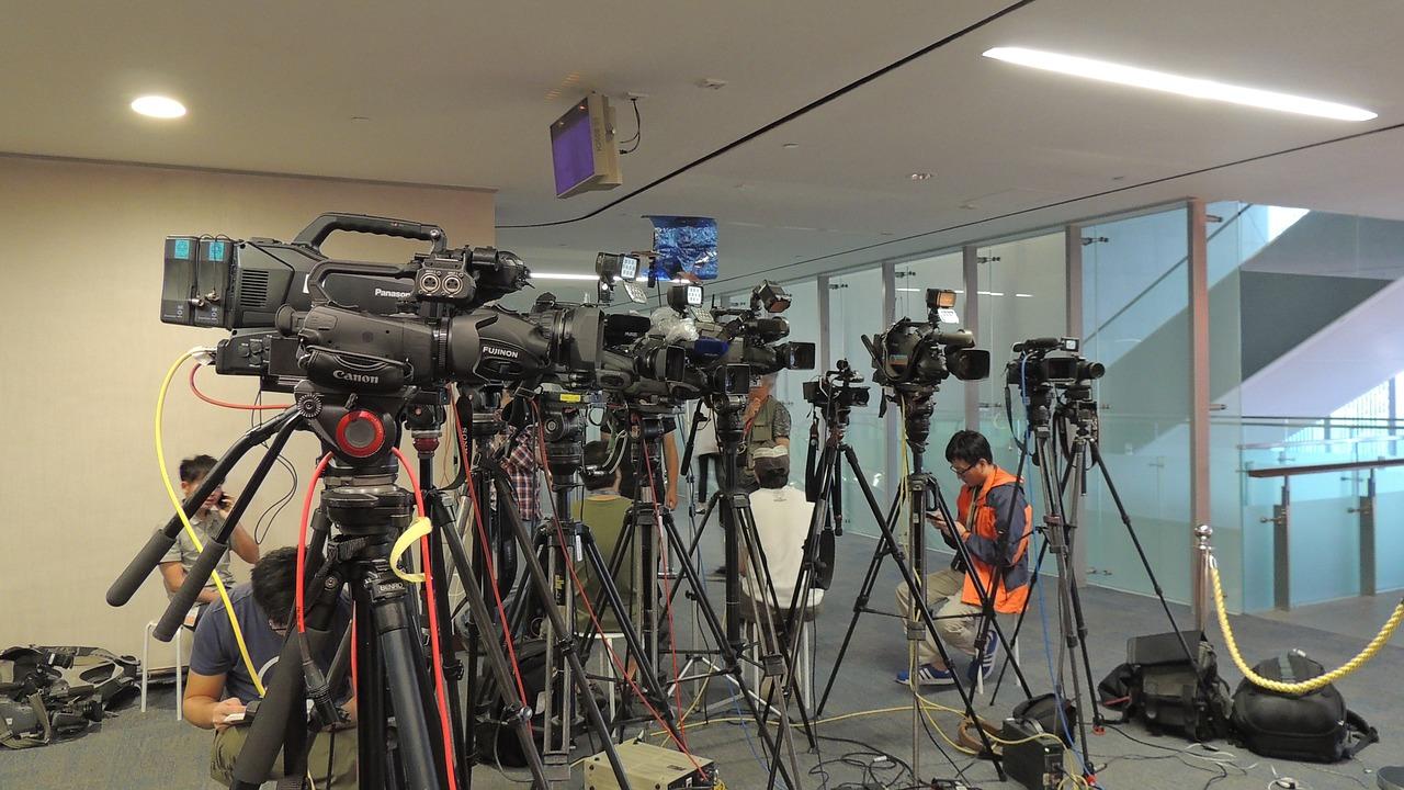 夏普电视怎么调信源