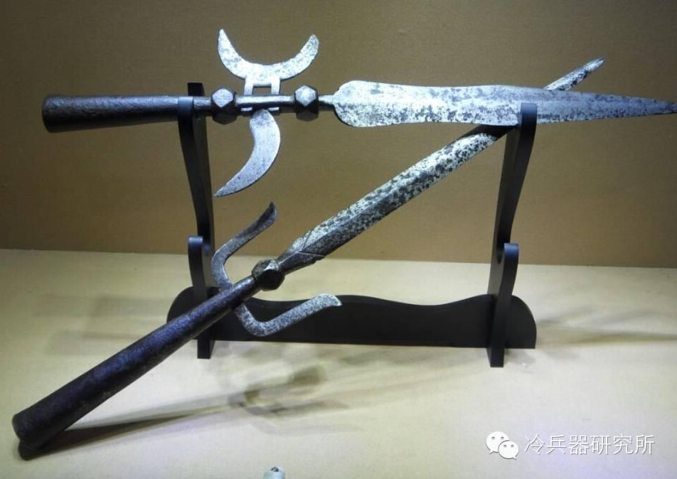 芦苇丛和树林中,最终全部被捉,而剩下的宋军步兵也被钩镰枪手"拖翻捉