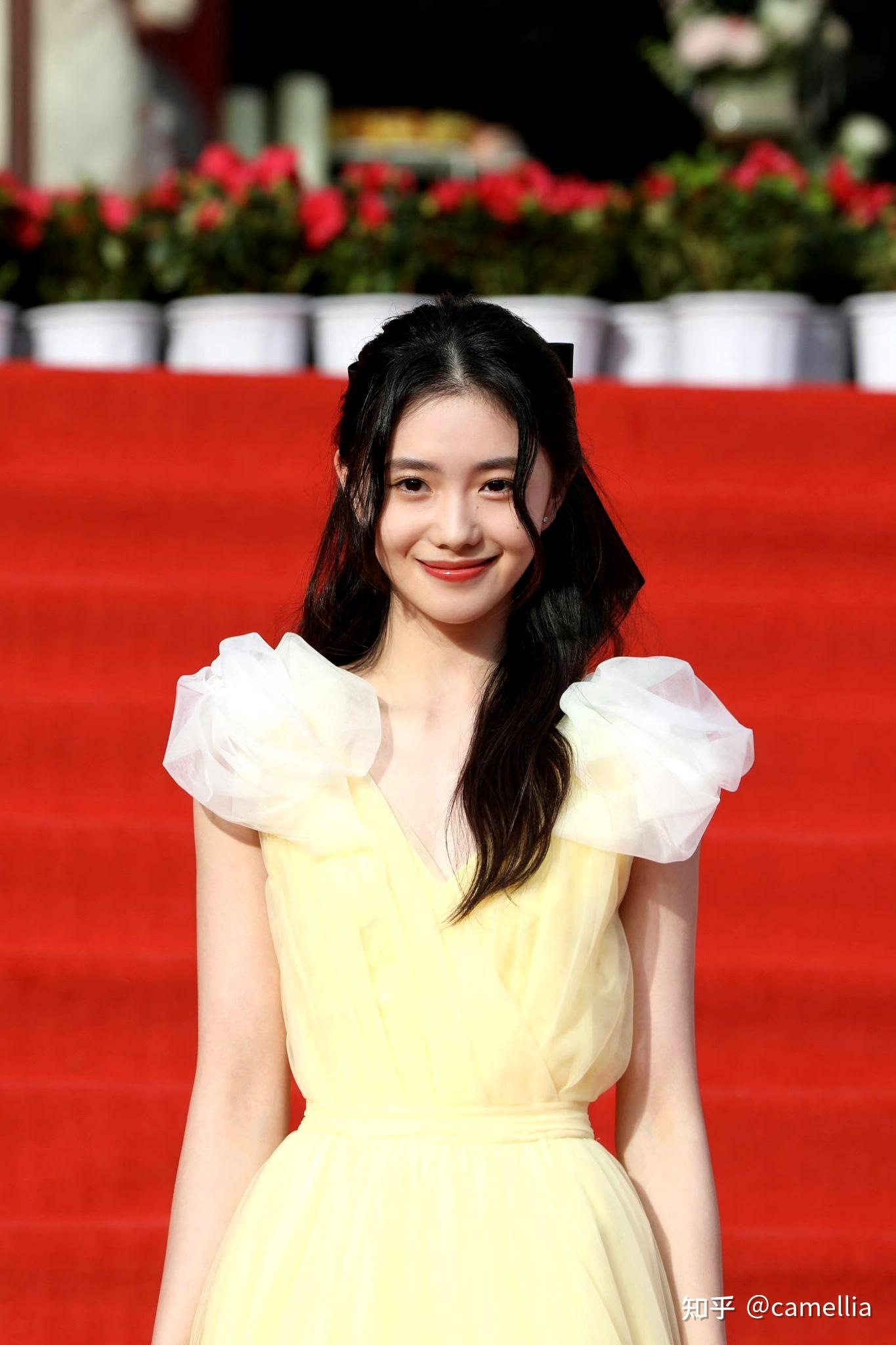 明明田曦微长的那么好看,内娱天花板的存在,为何不太火? - 知乎