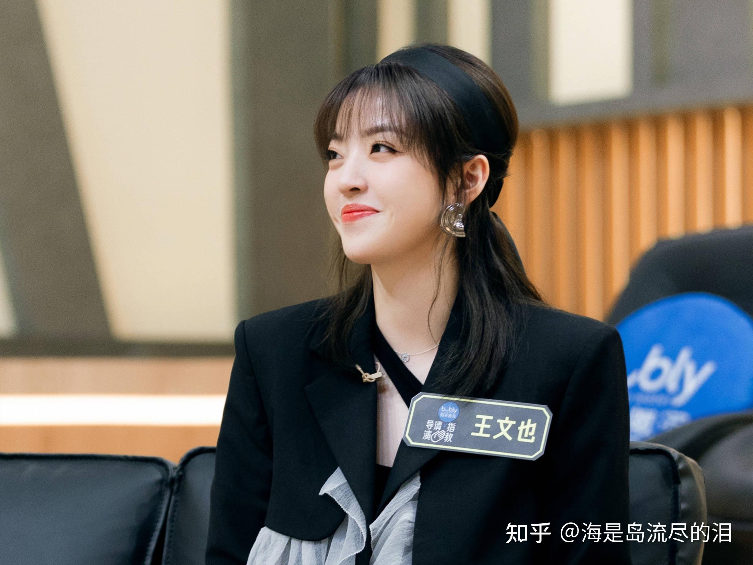 华谊千金王文也素颜直播获赞妈生脸