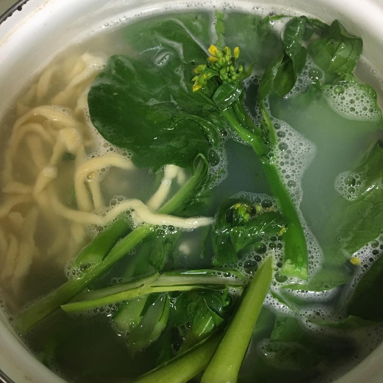 怎么做简单好吃的青菜面 v2-2c42ece57e624a5a56c4e0cc14f85e5f_r.jpg