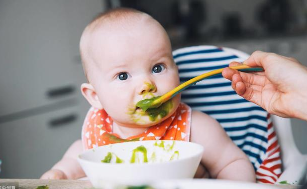 宝宝几个月添加辅食最好 v2-2c4f4a9842d3009b8f5bb06d3ccb793c_r.jpg