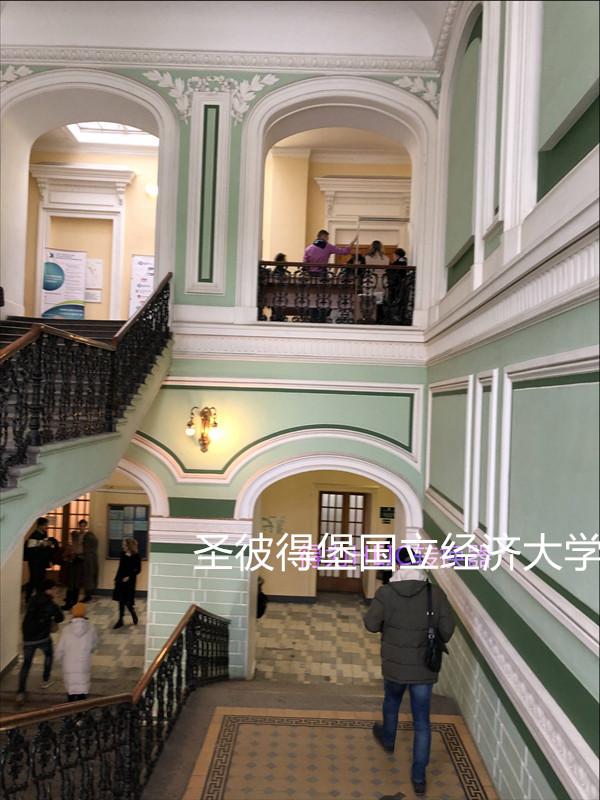 位于圣彼得堡的Кузнечный 9/27,管理系所在是财经大学的第二