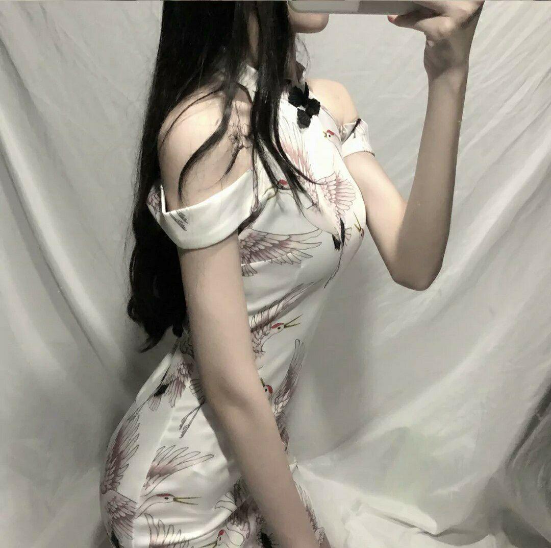 有没有类似这样的旗袍拿扇子的头像?