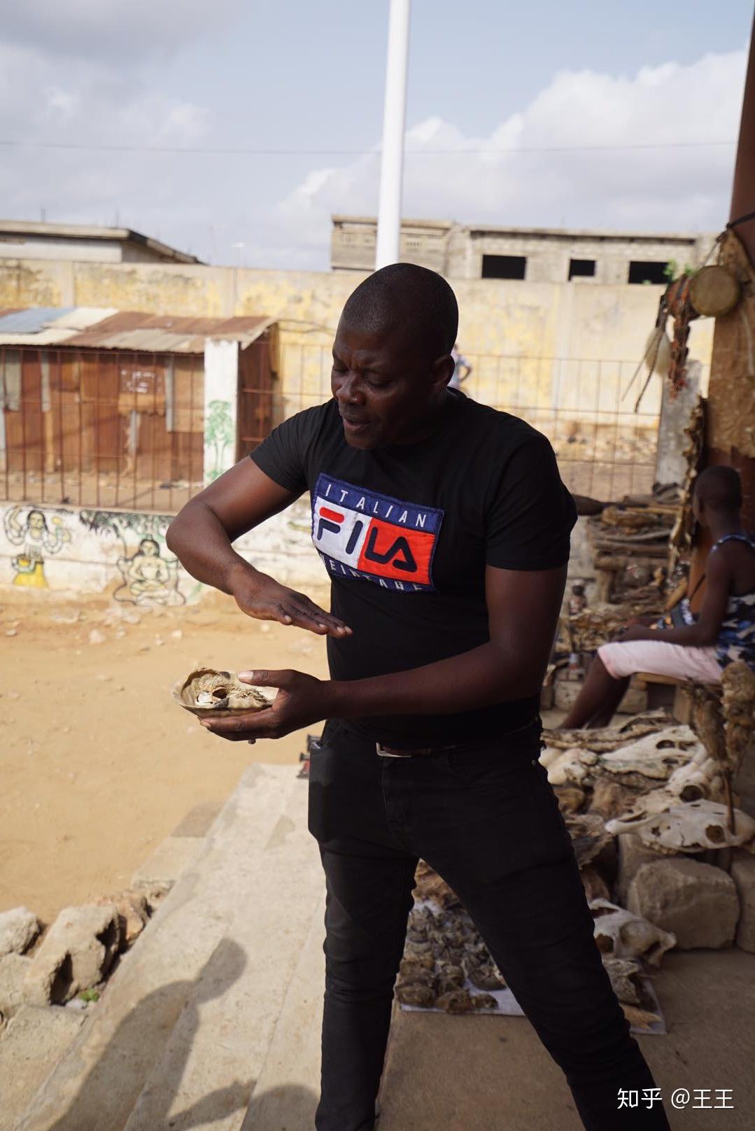 下面助于睡眠提到的那个小女孩司机兼向导是我们了解的最多的多哥人