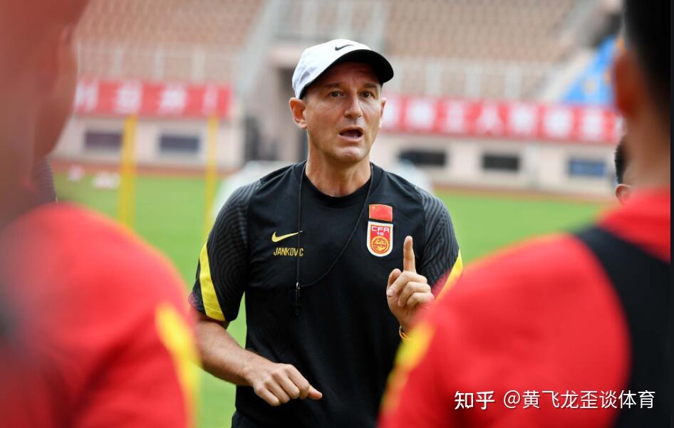 扬科维奇父亲在东亚杯前因病去世,但他仍决定和球队