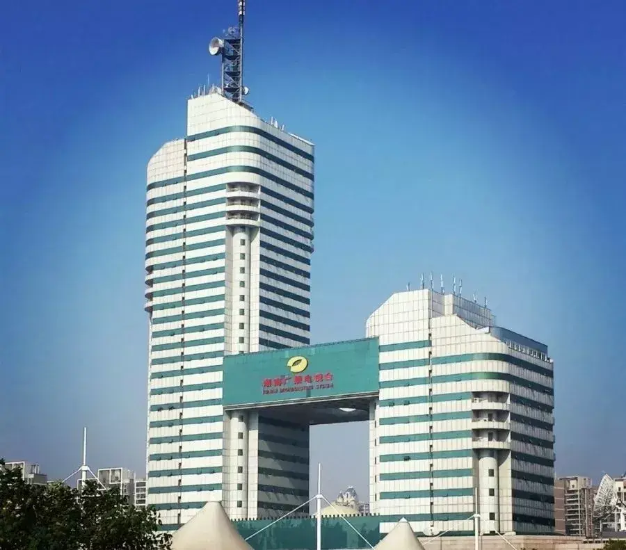 室,实景体验节目的后期制作,通过参观湖南广电的工作环境与办公区域