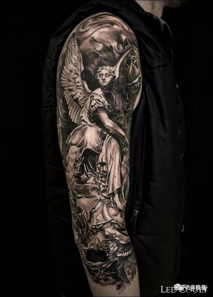 在纹身上代表着守护,祈祷或是平静的象征,最著名的大天使米迦勒是与