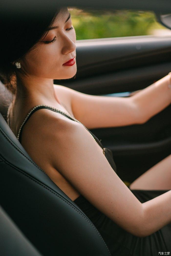 美女当车模,谈谈马自达3 昂克赛拉的提车过程和感受!