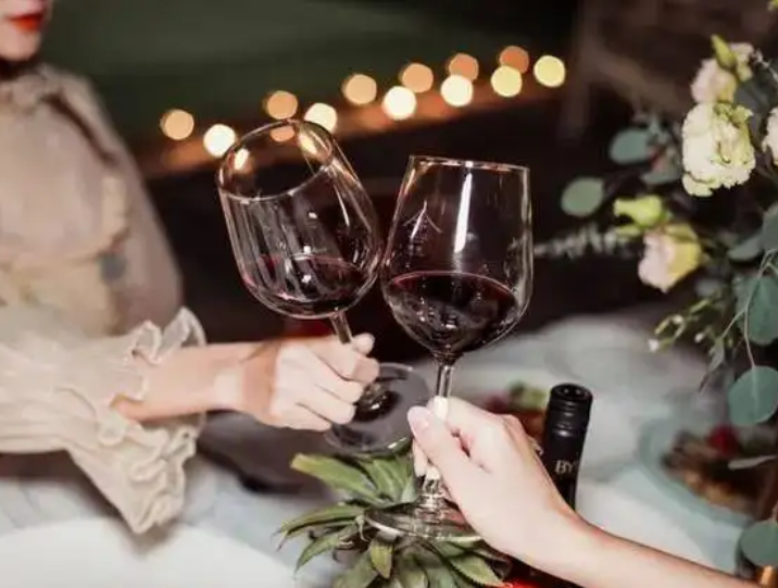 听故事涨姿势丨喝酒为什么要碰杯?有什么讲究? - 知乎