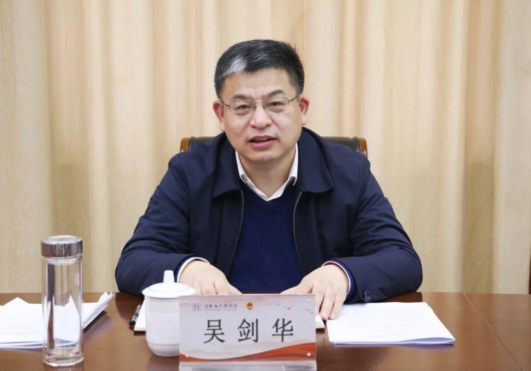 宣城市检察院党组书记检察长吴剑华一行赴泾调研