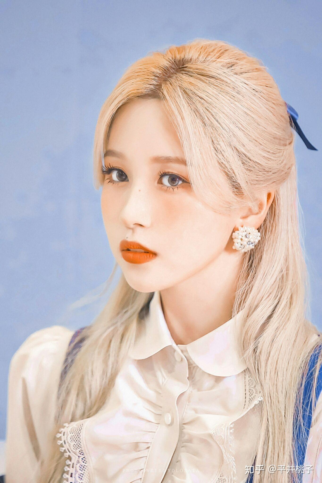 还有什么适合当壁纸的兔(twice)照片都拿过来,最好这个图片的风格?