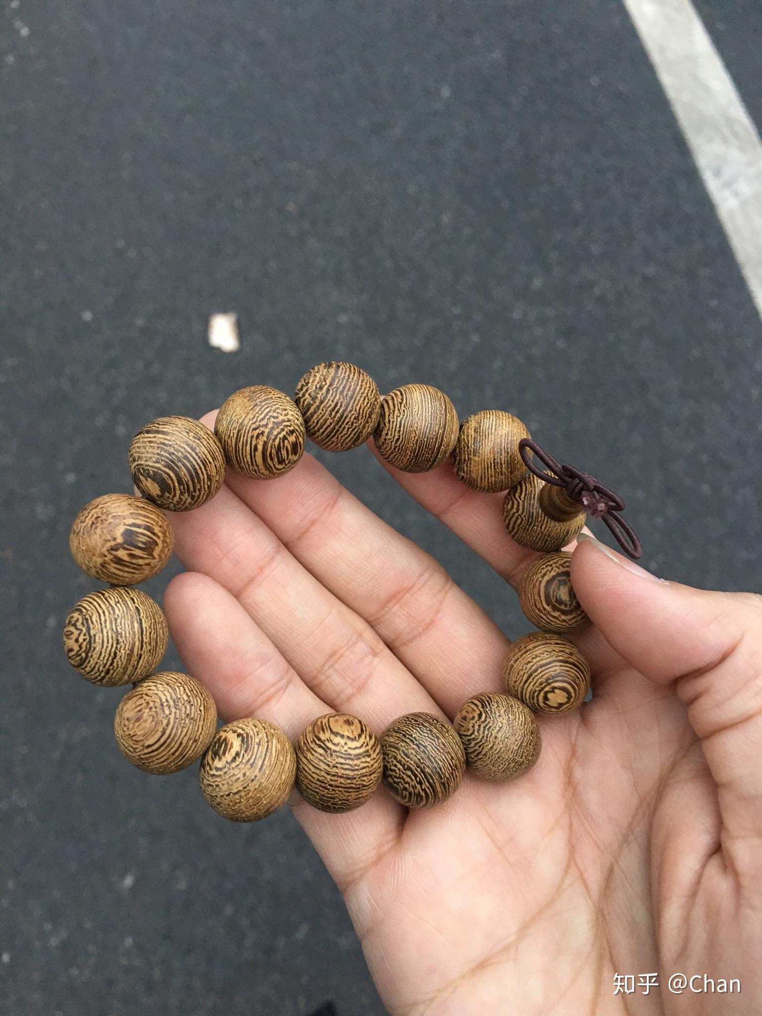 对于街边被两三个僧人拦下说今天什么什么日子然后硬塞给我一串佛珠说