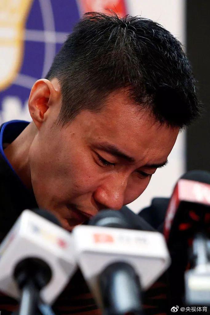 泪洒现场李宗伟宣布退役林丹送了一首歌