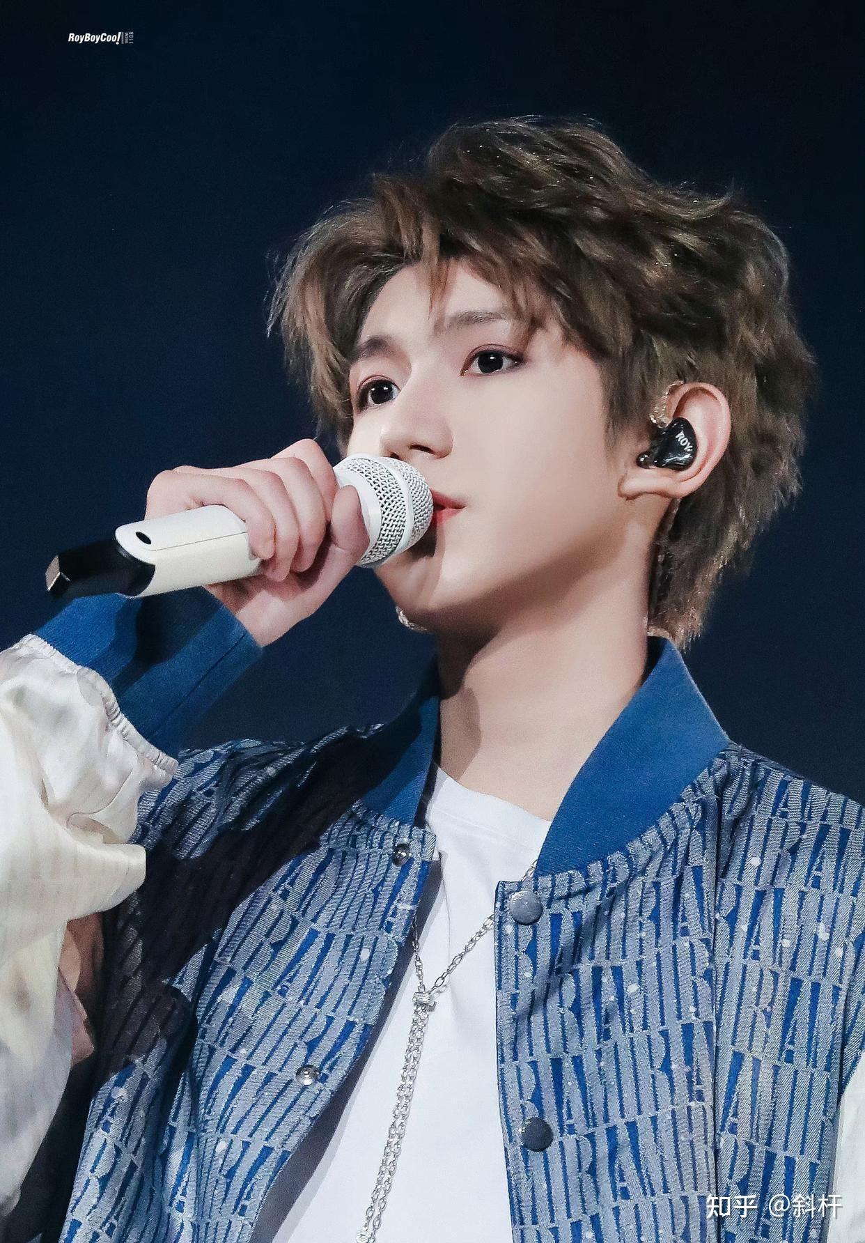 如何看待王源女生婚纱被分手,疑似为造谣事件?