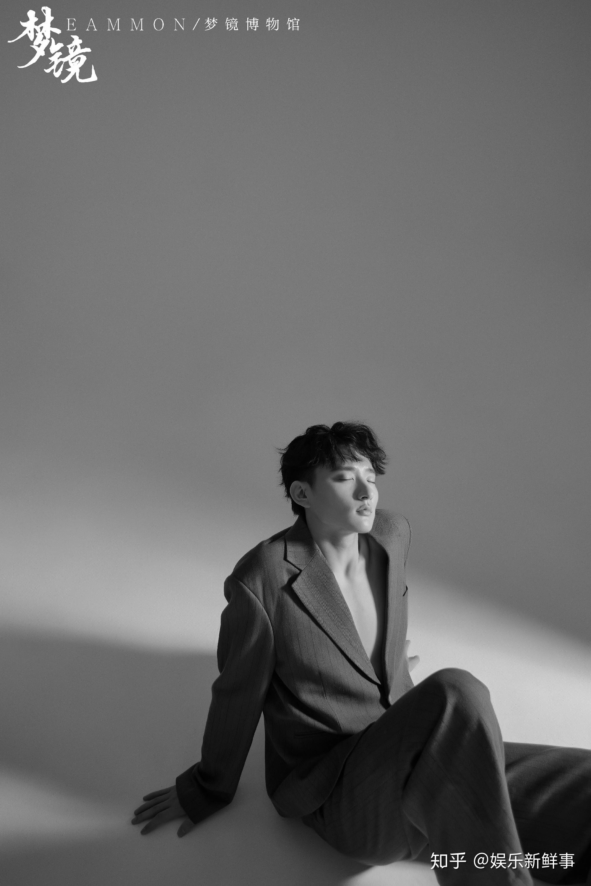 于小彤最新写真大片上线演绎年轻绅士风采