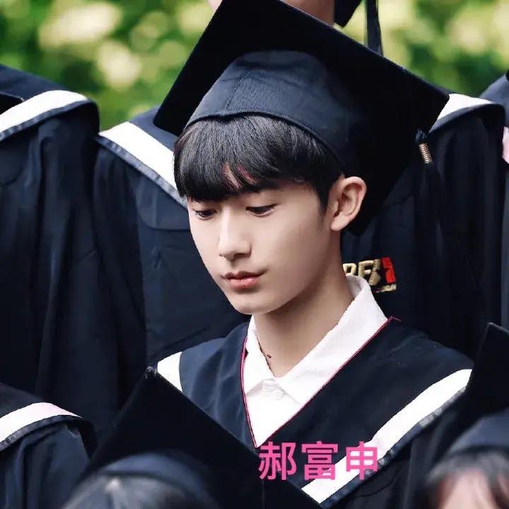 北电毕业照刷屏孩子有明星梦你会支持孩子考北京电影学院吗