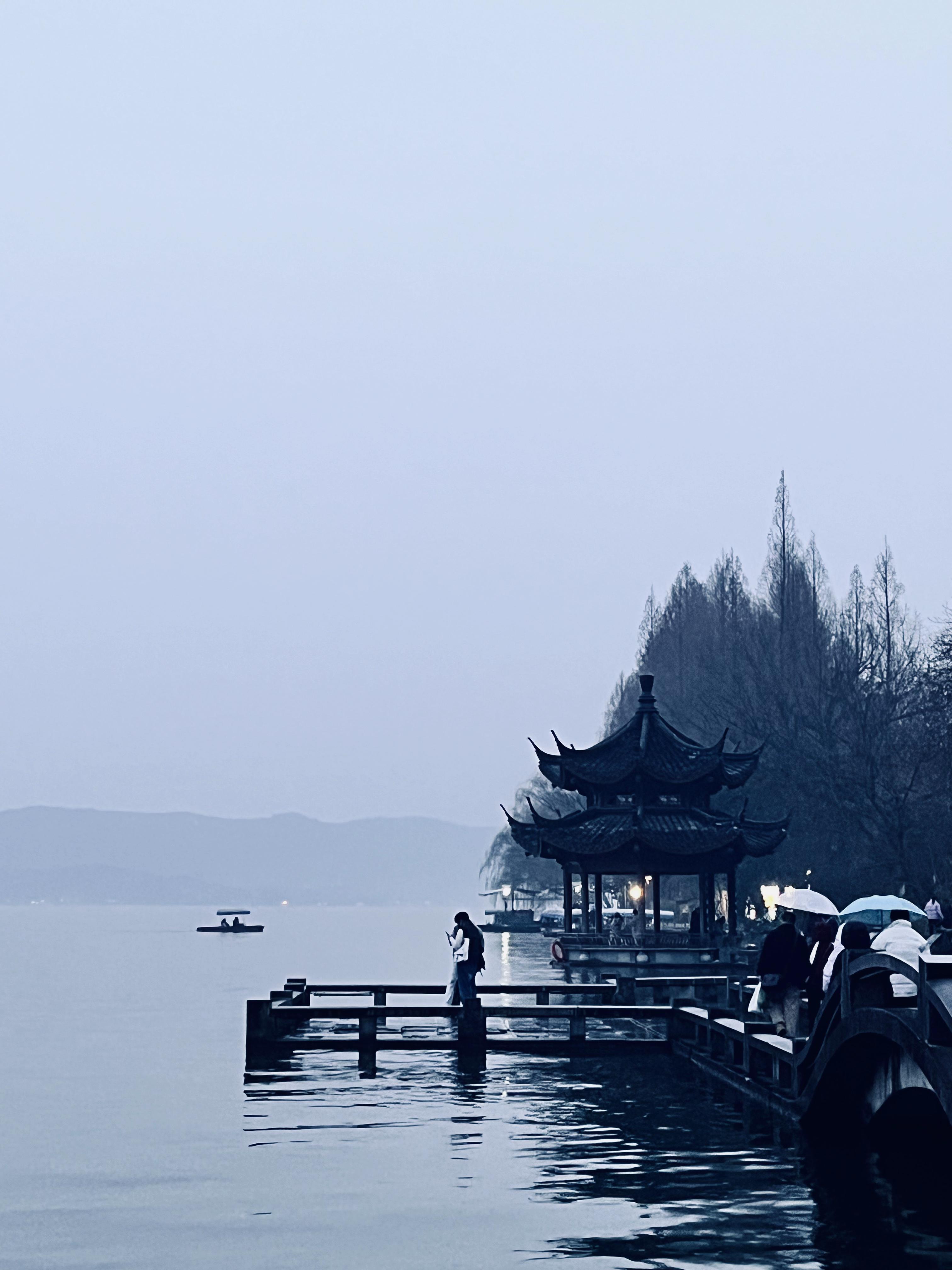 雨天风景照图片