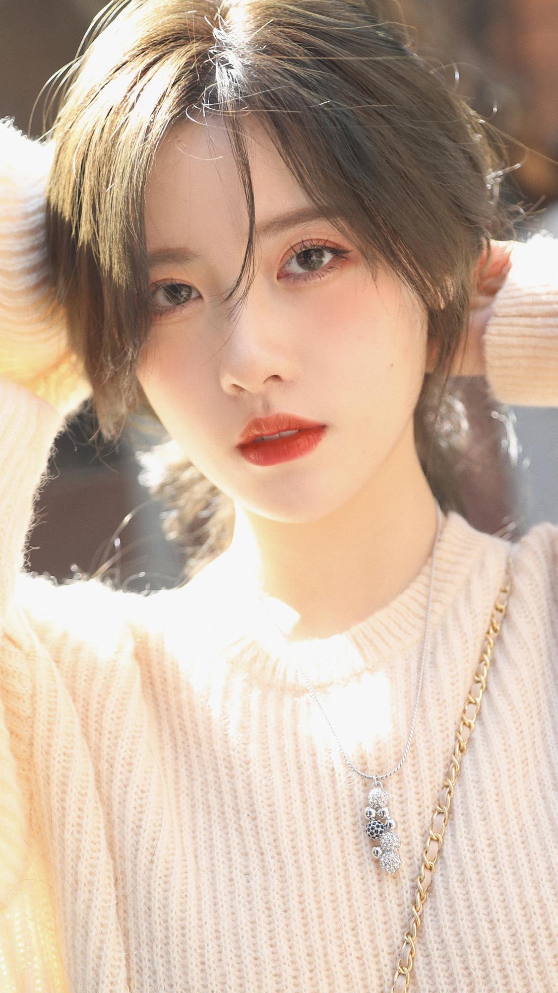 有哪些好看的全面屏手机壁纸或微信聊天背景图片