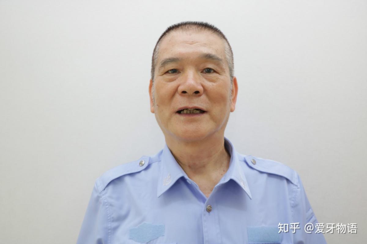 身体健壮,声音洪亮,浑身透着凛然正气的吴叔叔为牙齿烦恼已久.