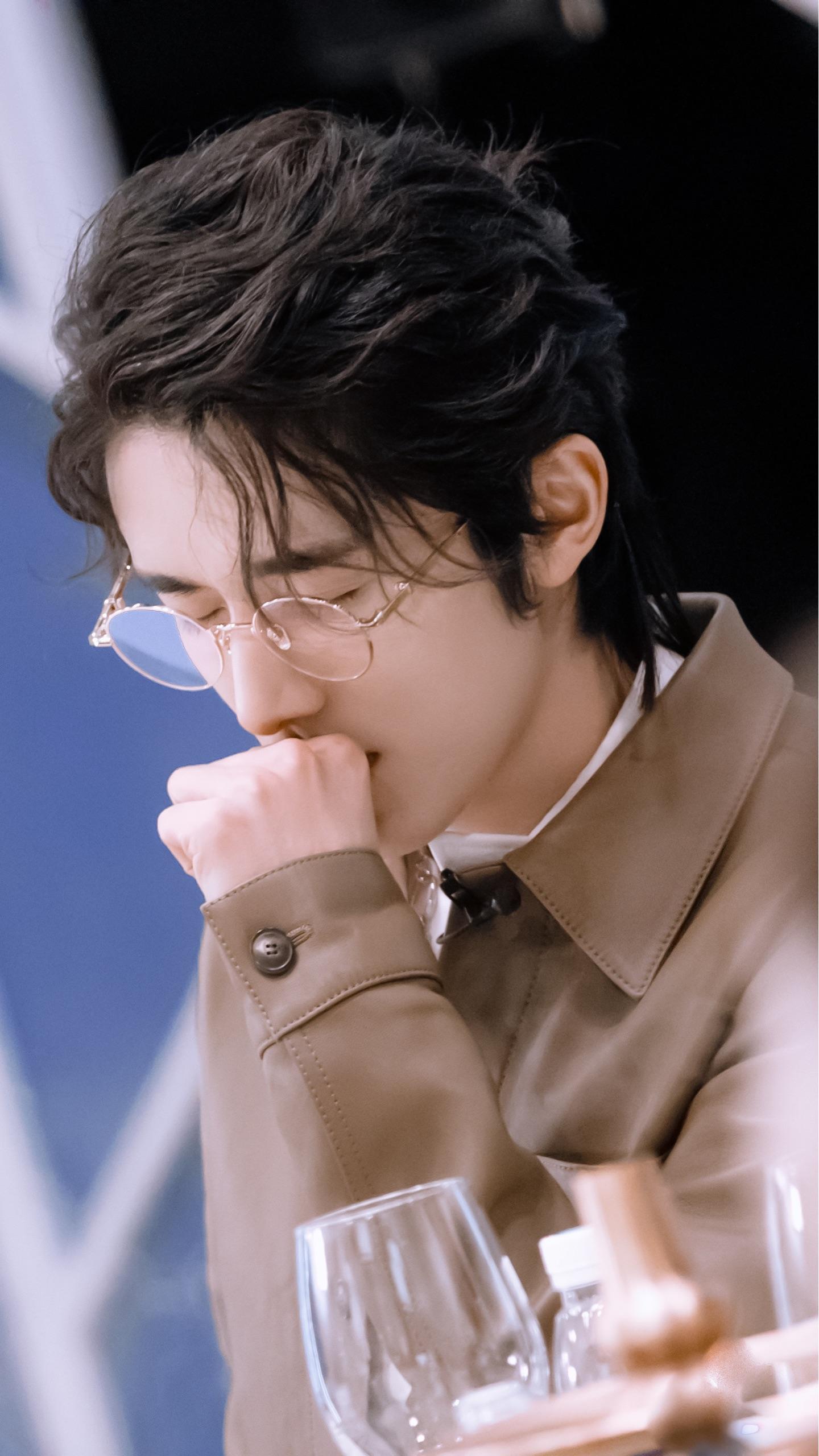 张新成有哪些出圈神图? - 知乎